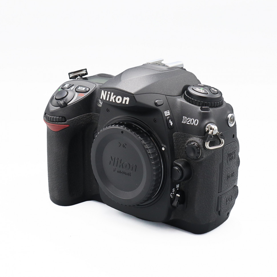 Nikon D200 (14.200 кадров)