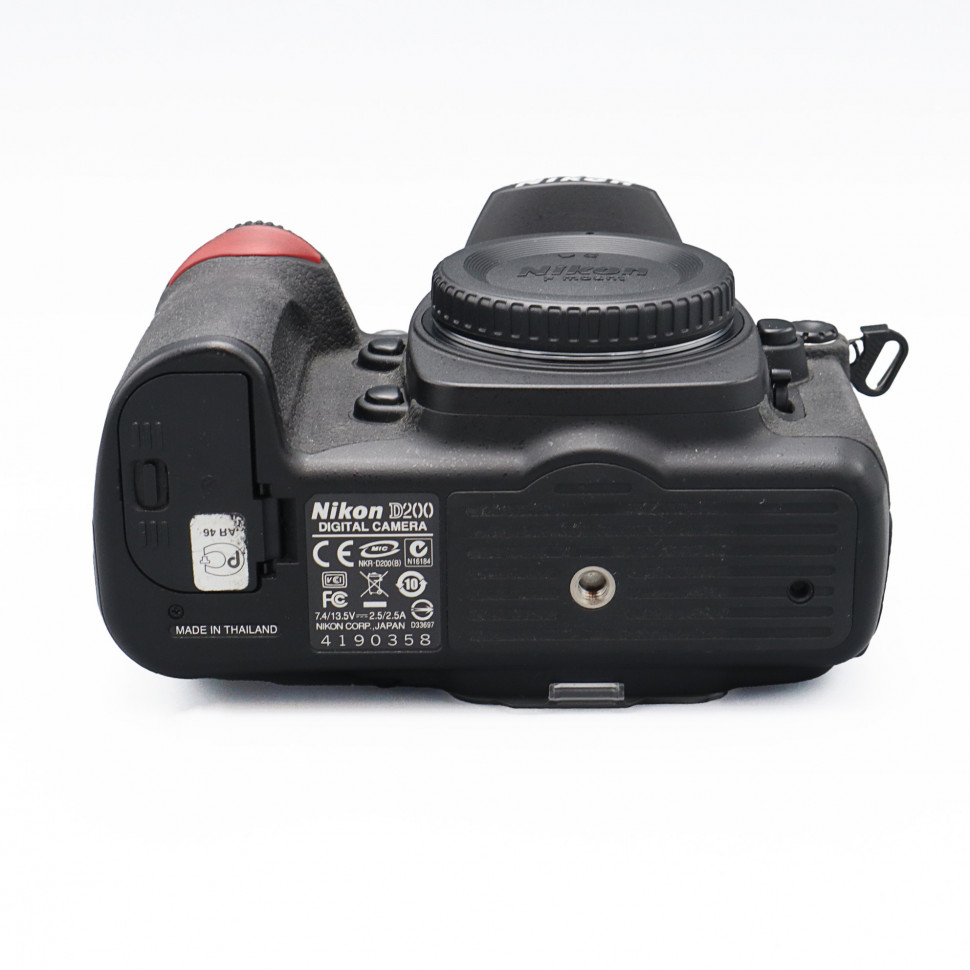 Nikon D200 (14.200 кадров)