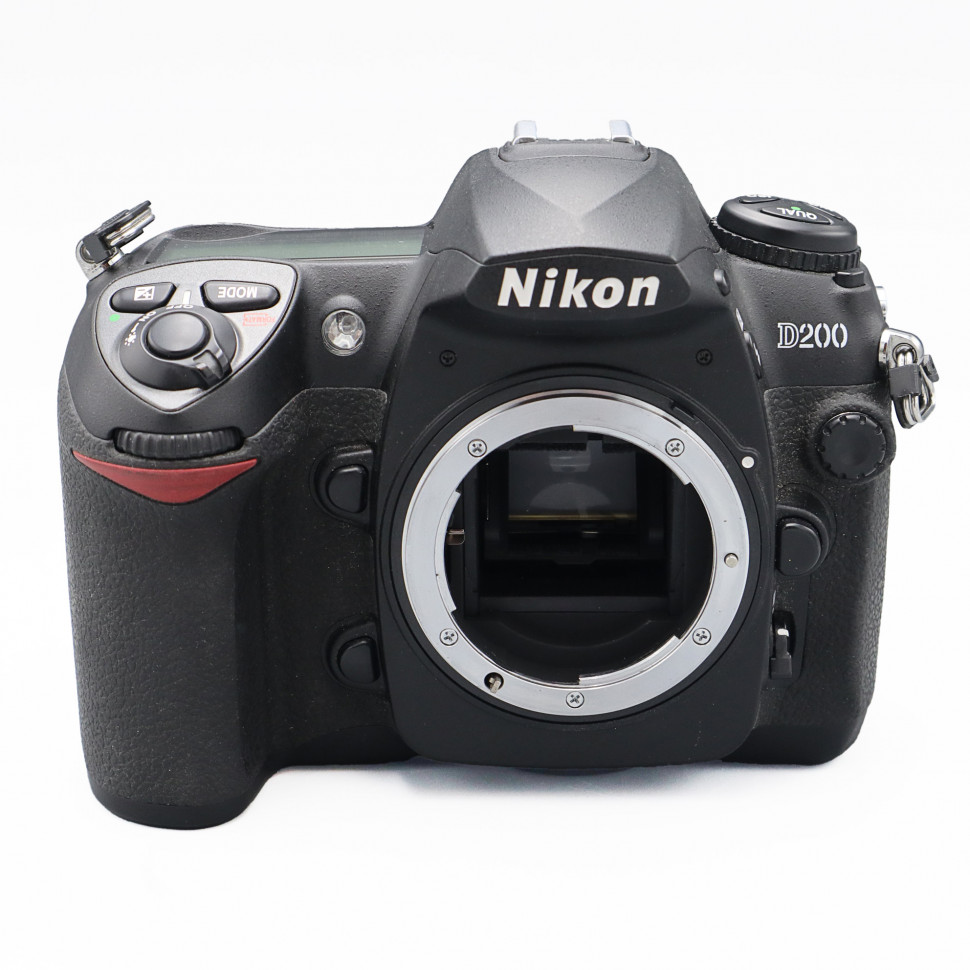 Nikon D200 (14.200 кадров)