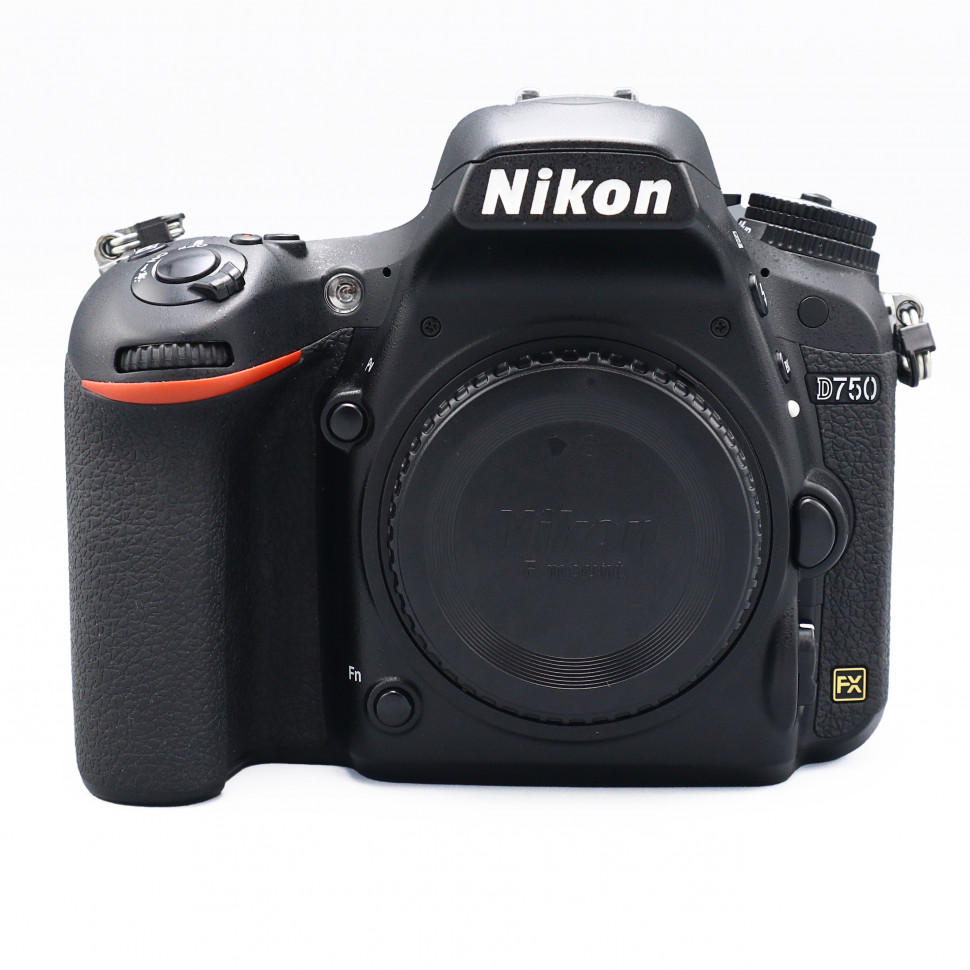 Nikon D750 (83200 кадров)