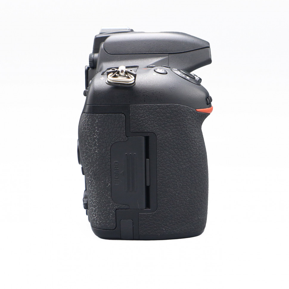 Nikon D750 (83200 кадров)