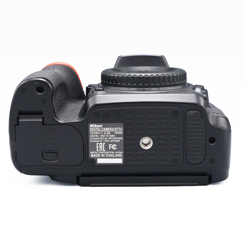 Nikon D750 (83200 кадров)