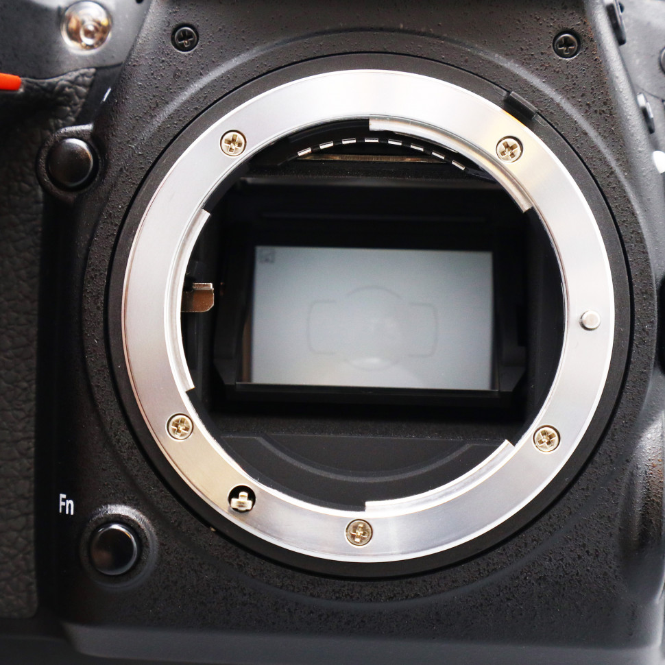 Nikon D750 (83200 кадров)