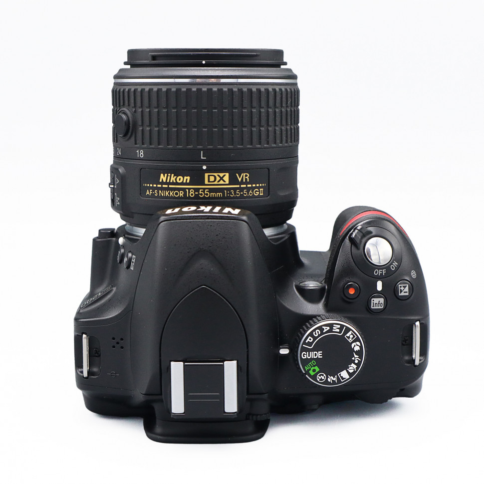 Nikon D3200 Kit AF-S 18-55mm f/3.5-5.6G VR II (8.500 кадров)