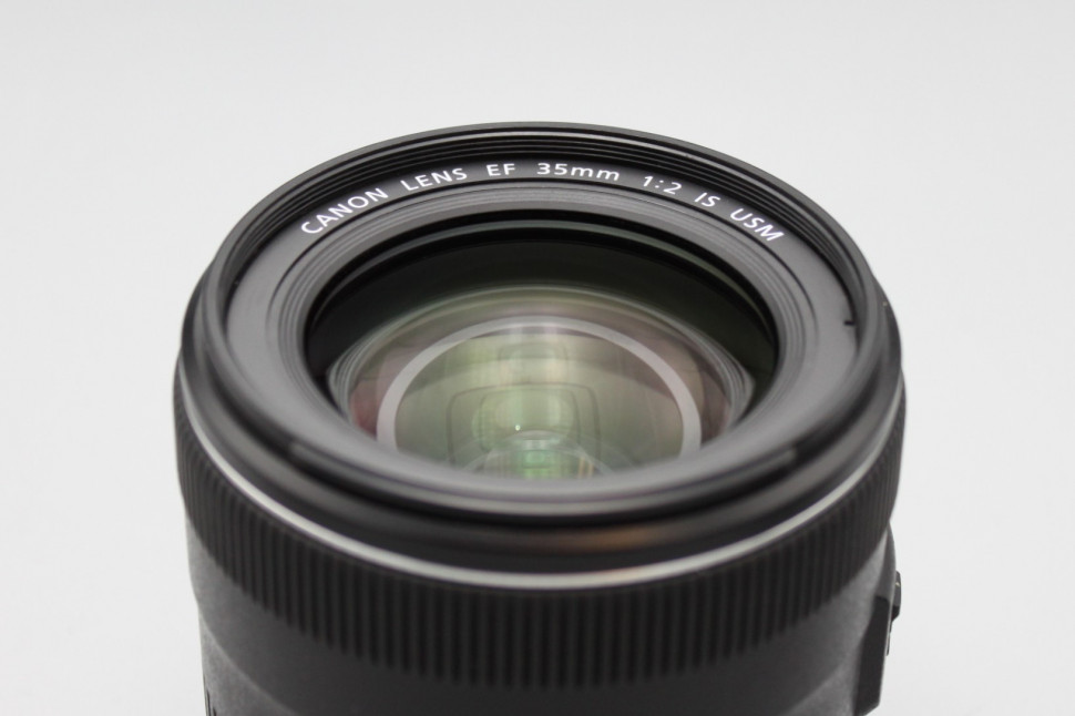 Canon EF 35mm f/2 IS USM(Like new)