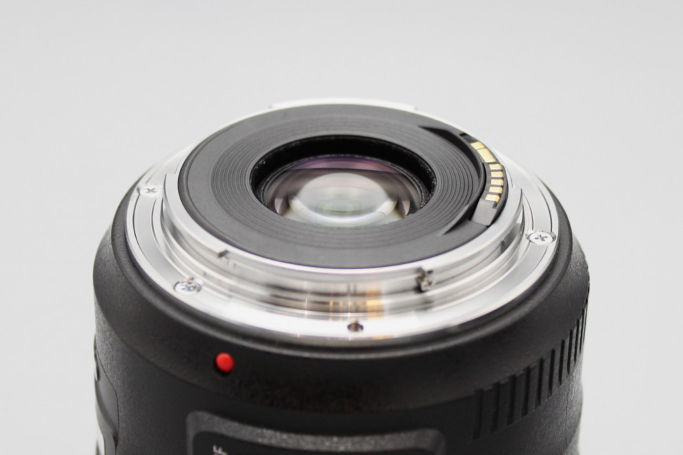 Canon EF 35mm f/2 IS USM(Like new)