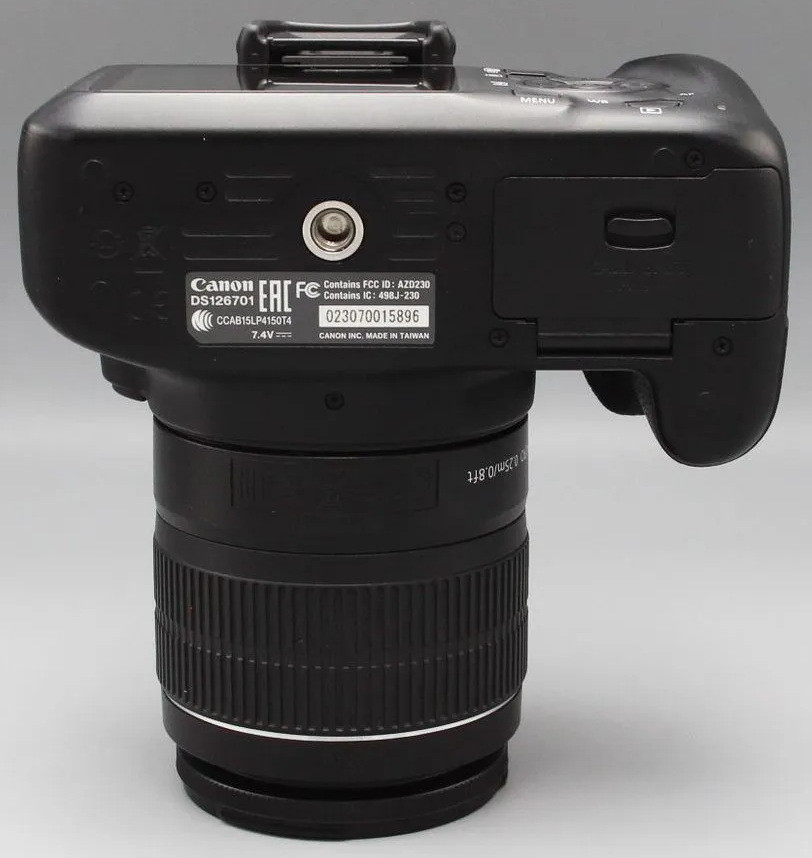 Canon EOS 4000D Kit 18-55mm III(16800 кадров)