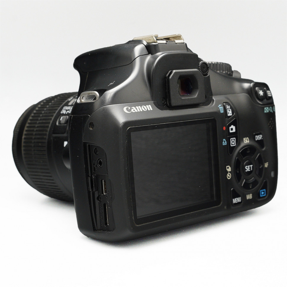 Canon EOS 1100D Kit EF-S 18-55mm IS II (22.000 кадров)