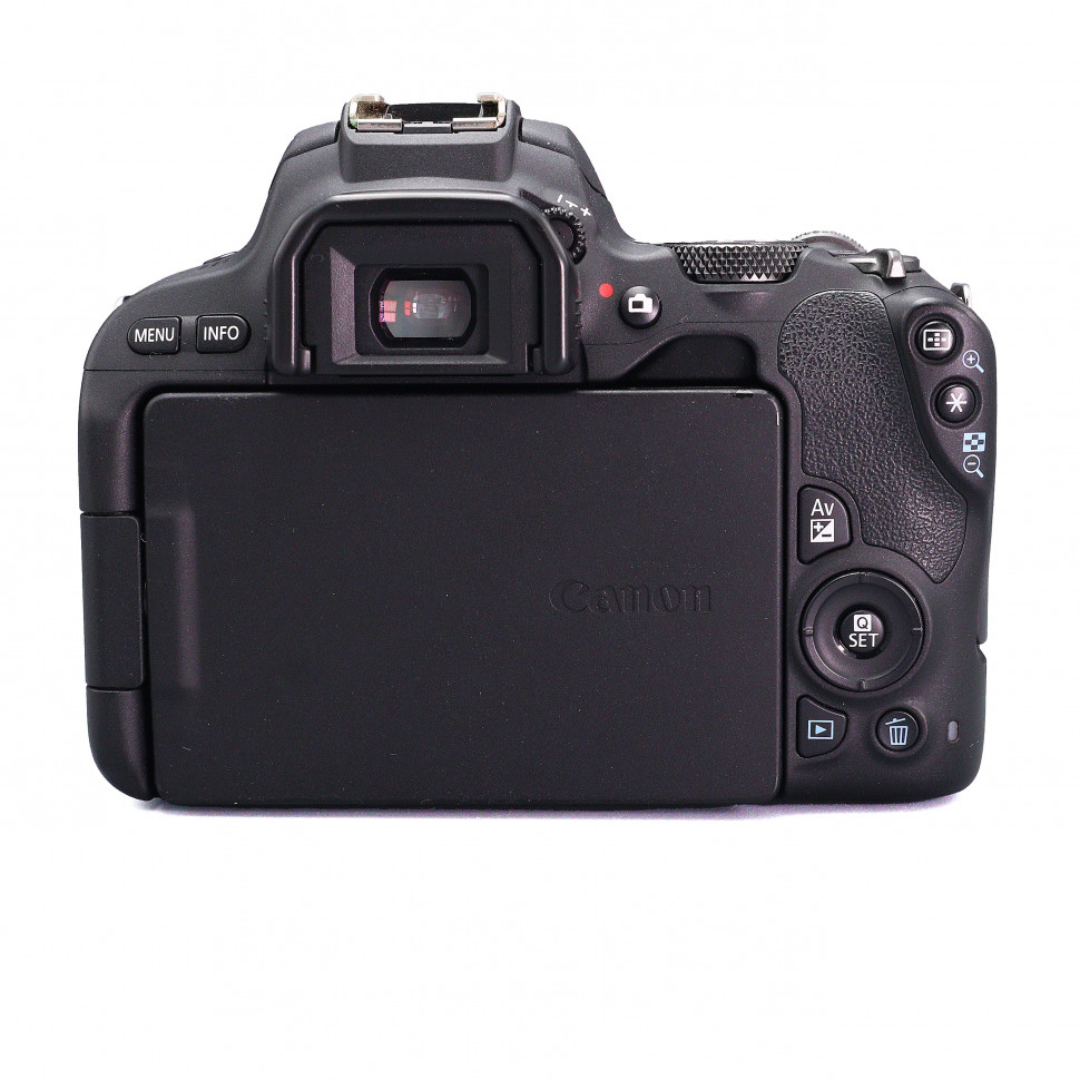 Canon EOS 200D kit 18-55mm (4200 кадров)