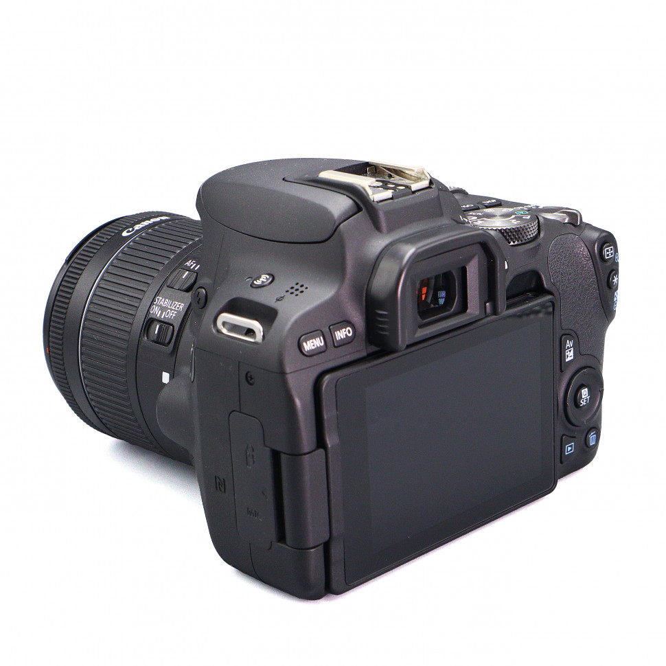 Canon EOS 200D kit 18-55mm (4200 кадров)