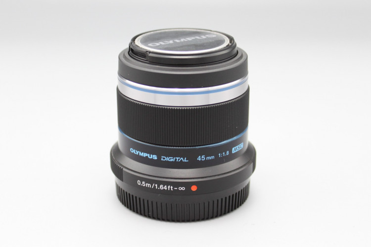Olympus M.Zuiko 45mm f/1.8 (cостояние 5)