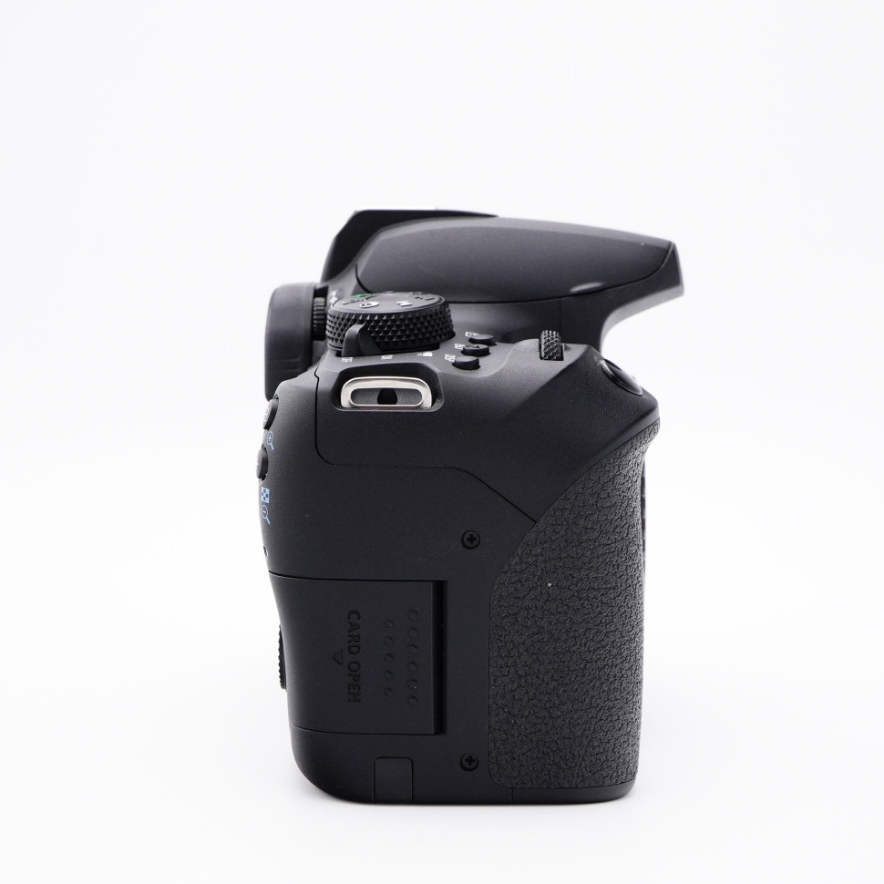 Canon EOS Rebel T8i (2.000 кадров)