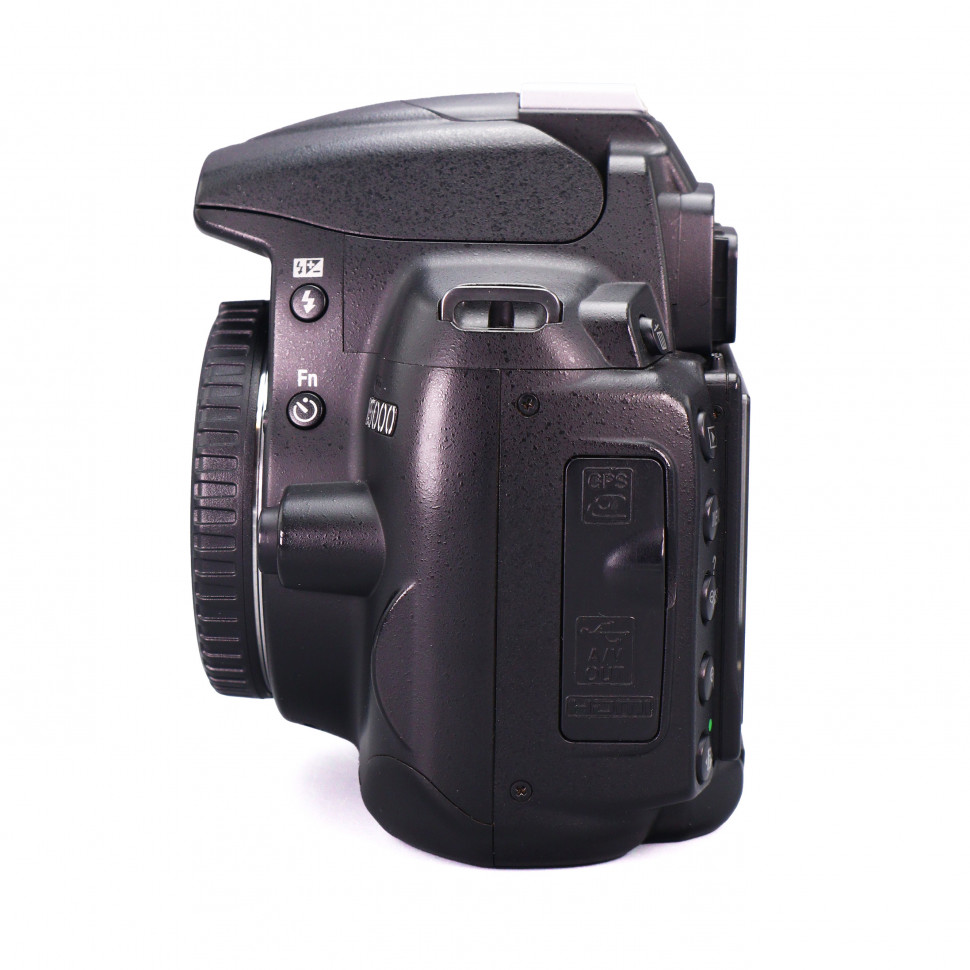 Nikon D5000 (70.000 кадров)
