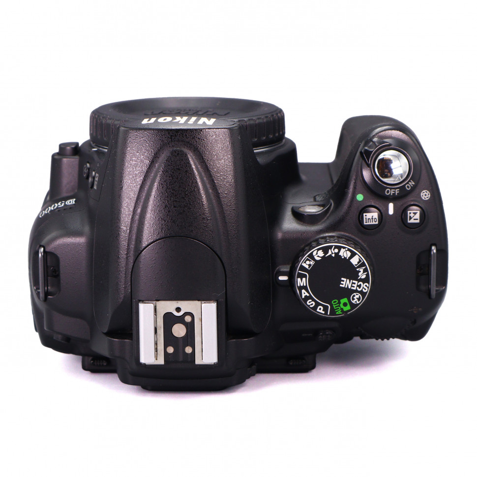 Nikon D5000 (70.000 кадров)