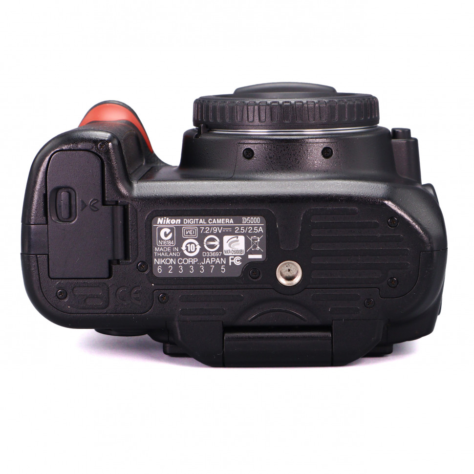 Nikon D5000 (70.000 кадров)