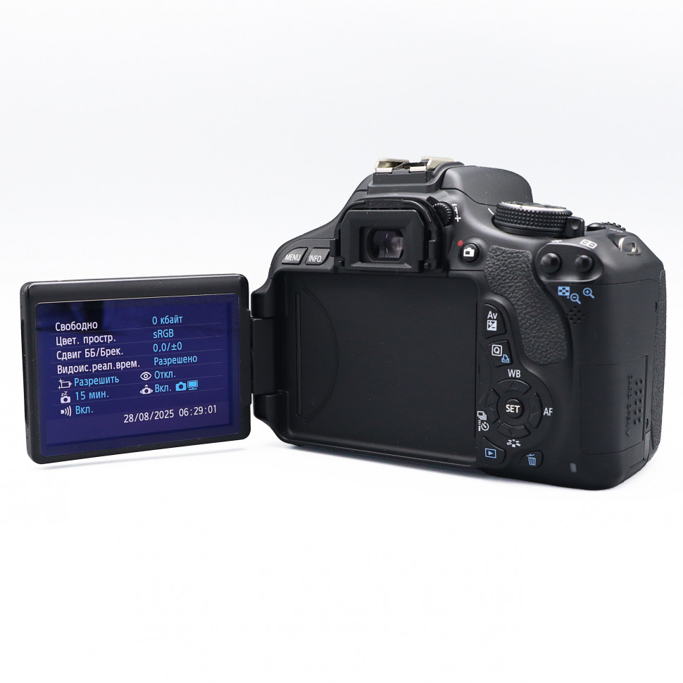 Canon EOS 600D kit 18-55mm IS II(25100 кадров)
