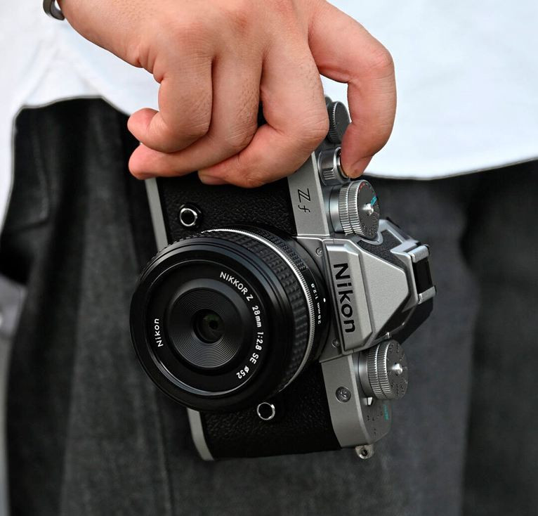 Беззеркальный фотоаппарат Nikon Z f Body, серебристый