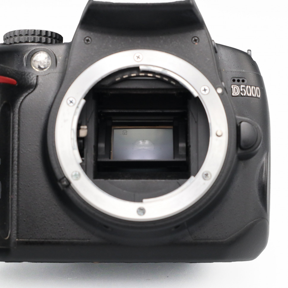 Nikon D5000 (14500 кадров)