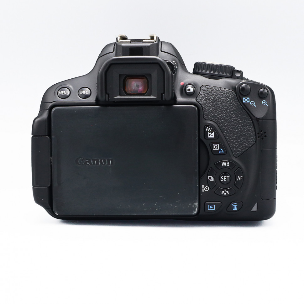 Canon EOS 650D Kit 18-55mm III (18000 кадров)