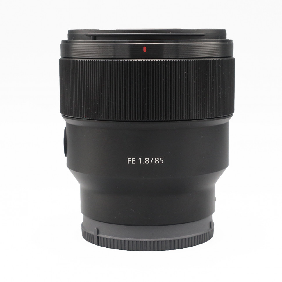 Sony FE 85mm f/1.8  (состояние 5-)