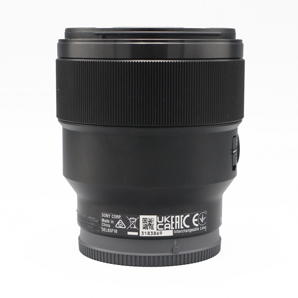 Sony FE 85mm f/1.8  (состояние 5-)