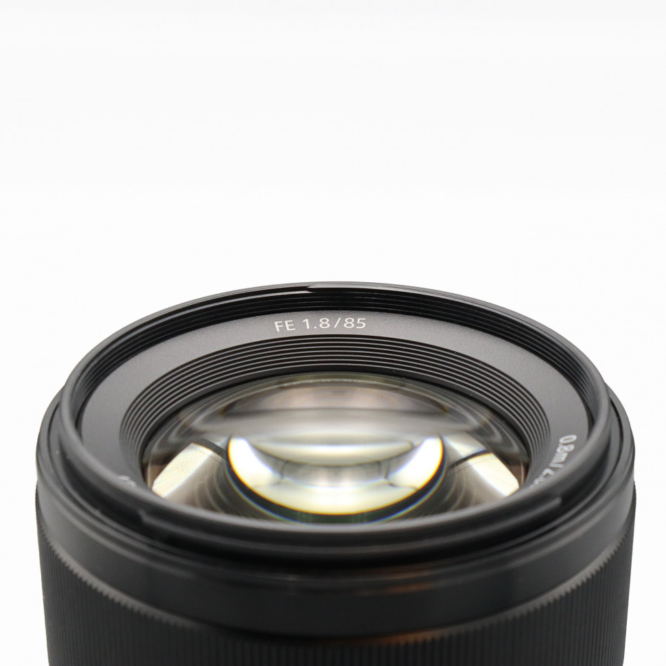 Sony FE 85mm f/1.8  (состояние 5-)