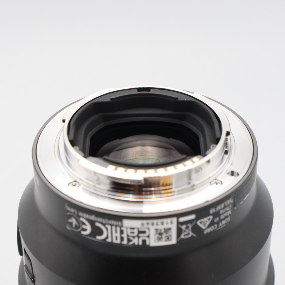 Sony FE 85mm f/1.8  (состояние 5-)