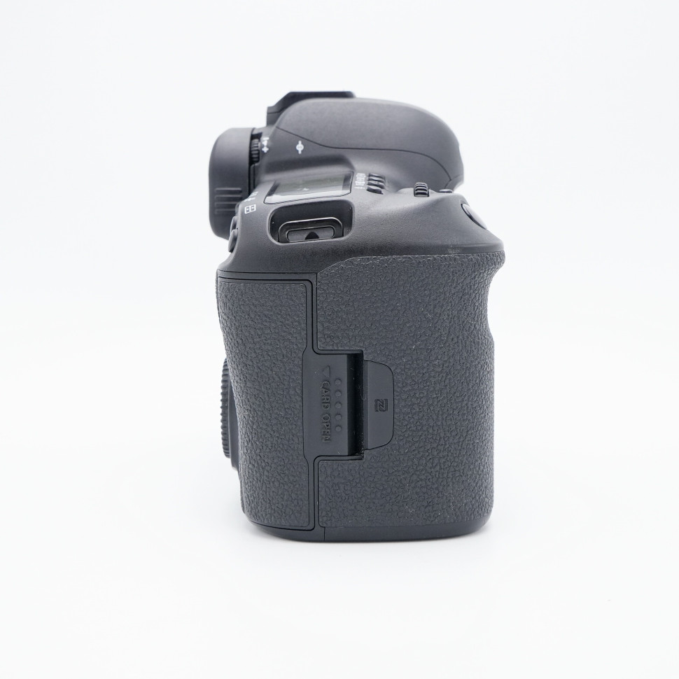 Canon EOS 5D Mark IV (38200 кадров)