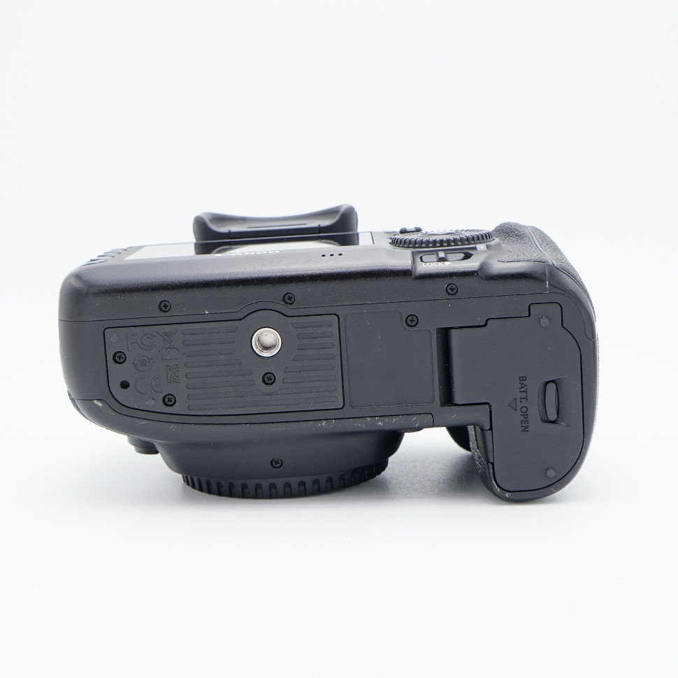 Canon EOS 5D Mark IV (38200 кадров)