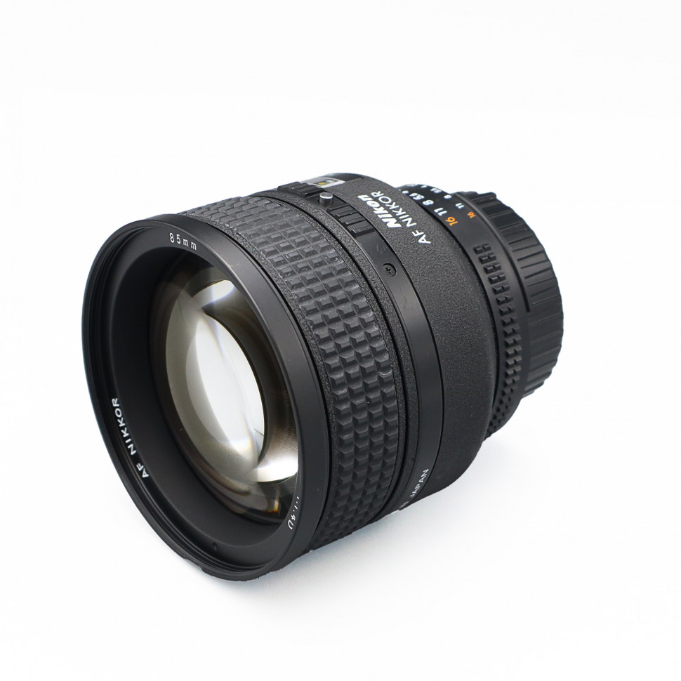 Nikon 85mm f/1.4D IF AF Nikkor (состояние 5-)