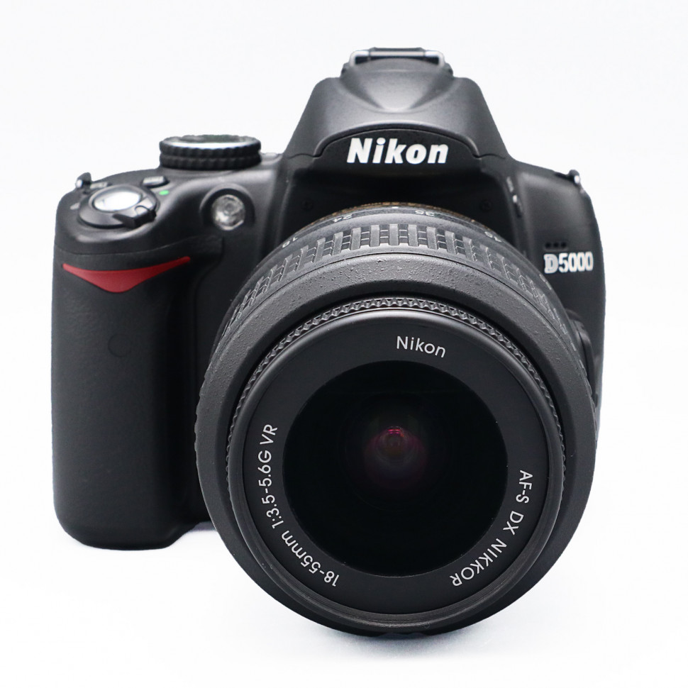 Nikon D5000 kit 18-55mm VR (8900 кадров)