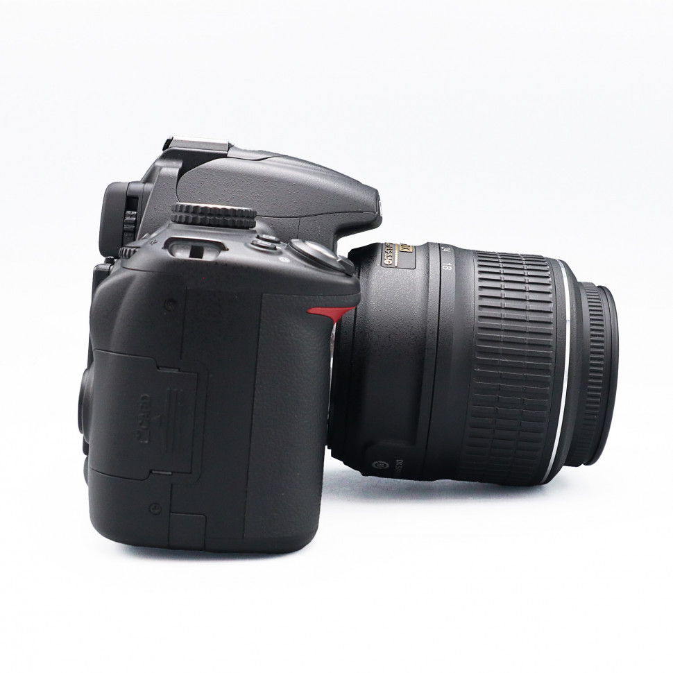 Nikon D5000 kit 18-55mm VR (8900 кадров)