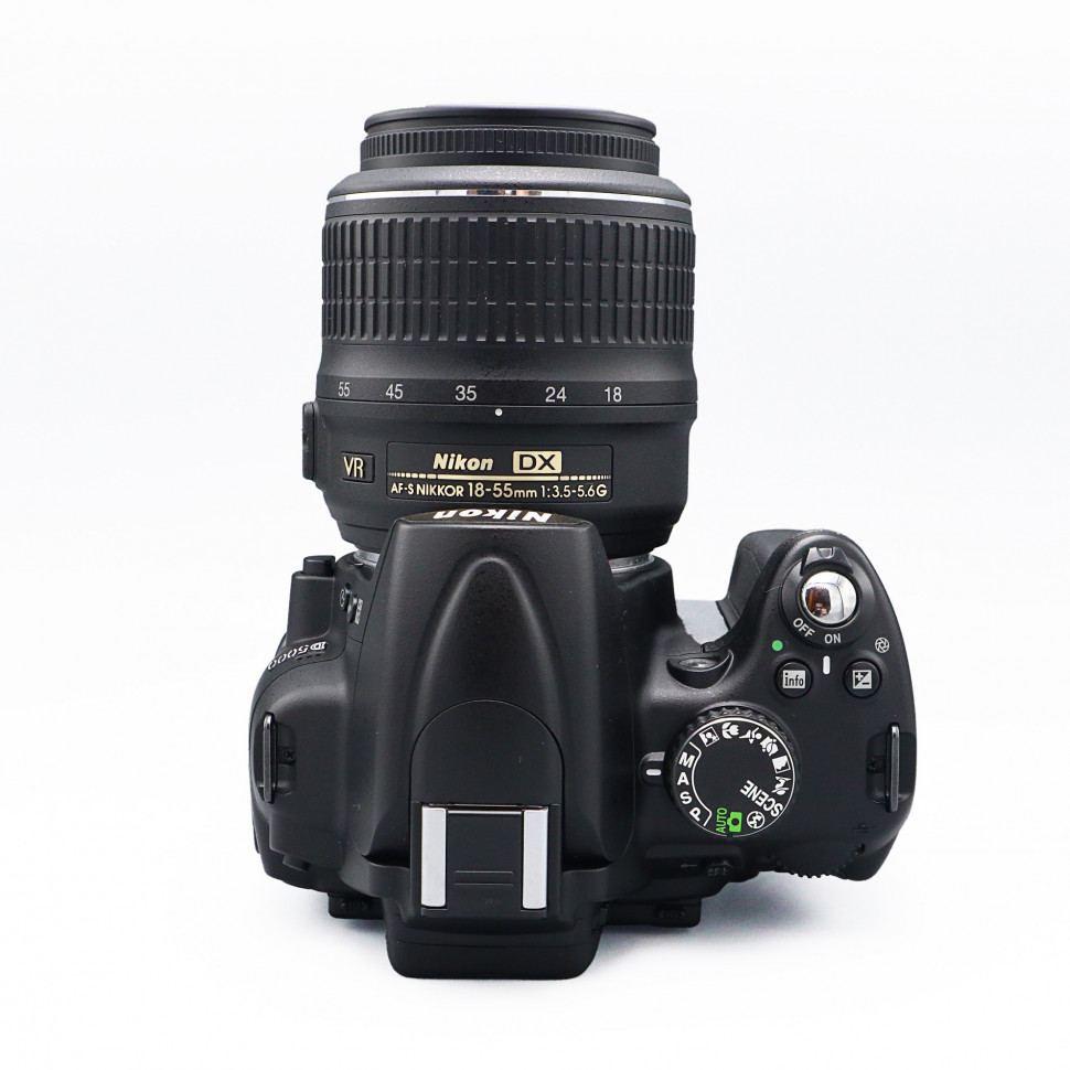 Nikon D5000 kit 18-55mm VR (8900 кадров)