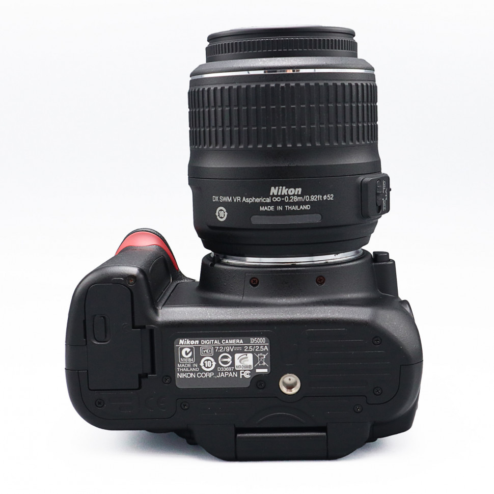 Nikon D5000 kit 18-55mm VR (8900 кадров)