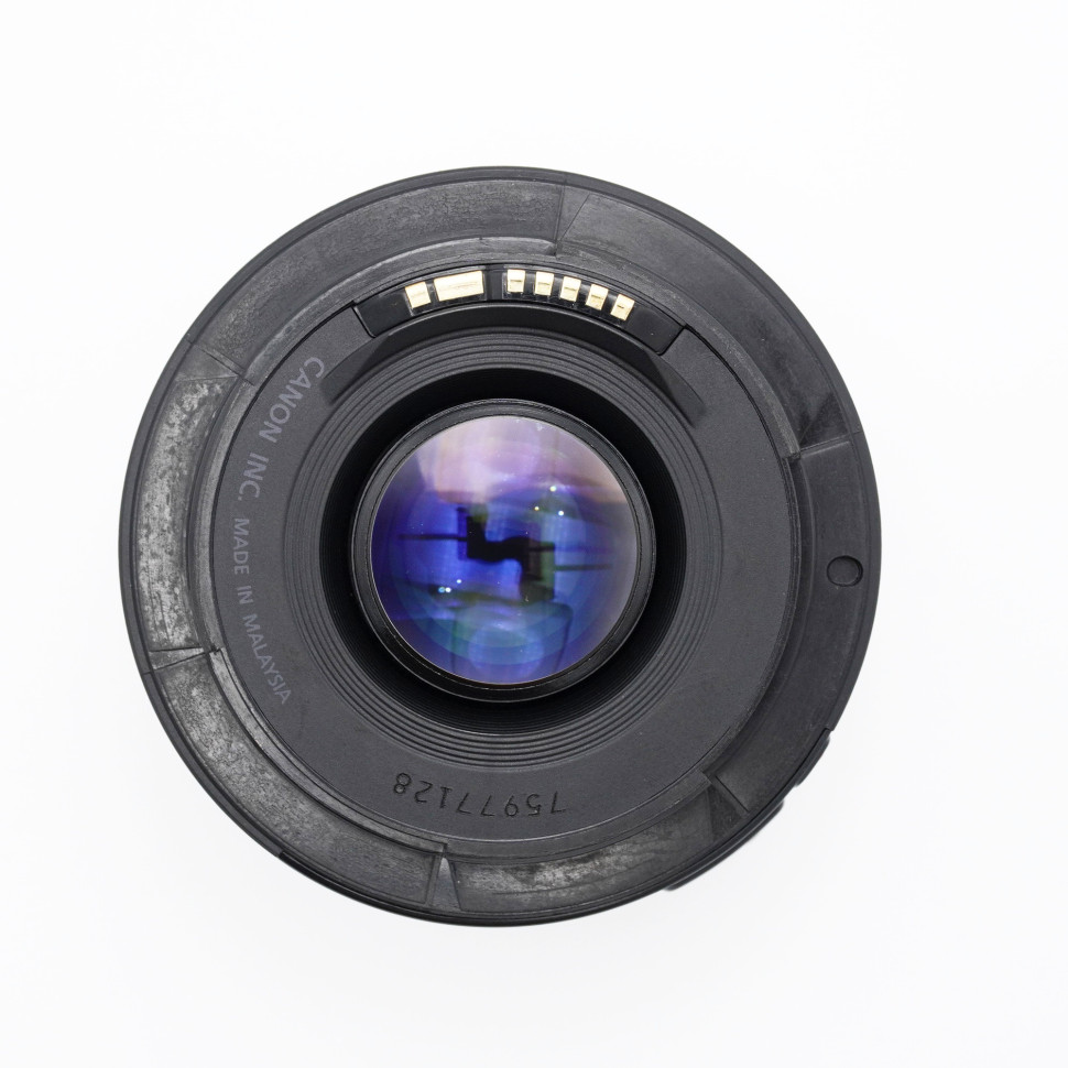 Canon EF 50mm f/1.8 II     (состояние 5-)